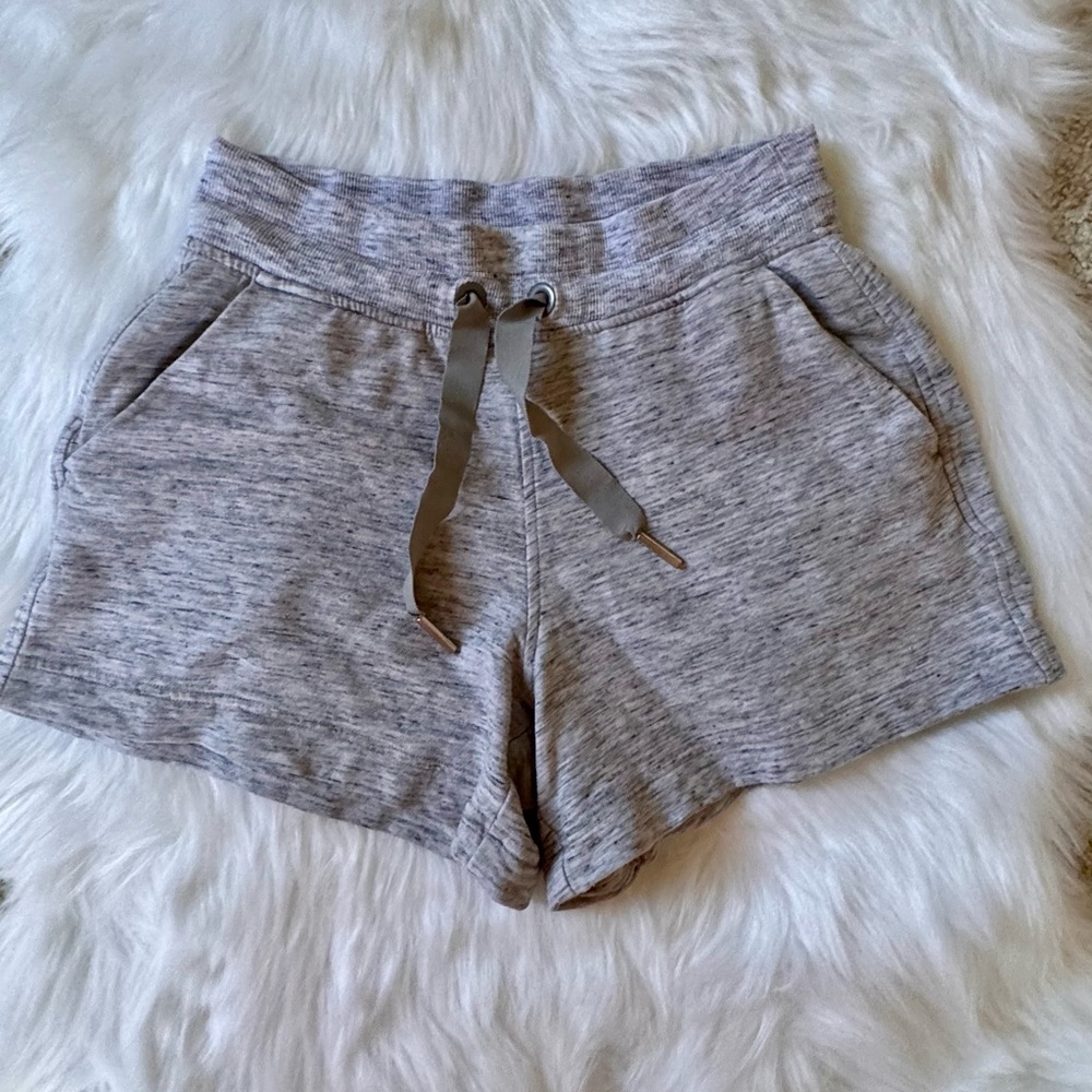 Athleta  Shorts Womens Small Grey Mid Rise Drawstring Pockets Balance 4" Shortie - Picture 2 of 7